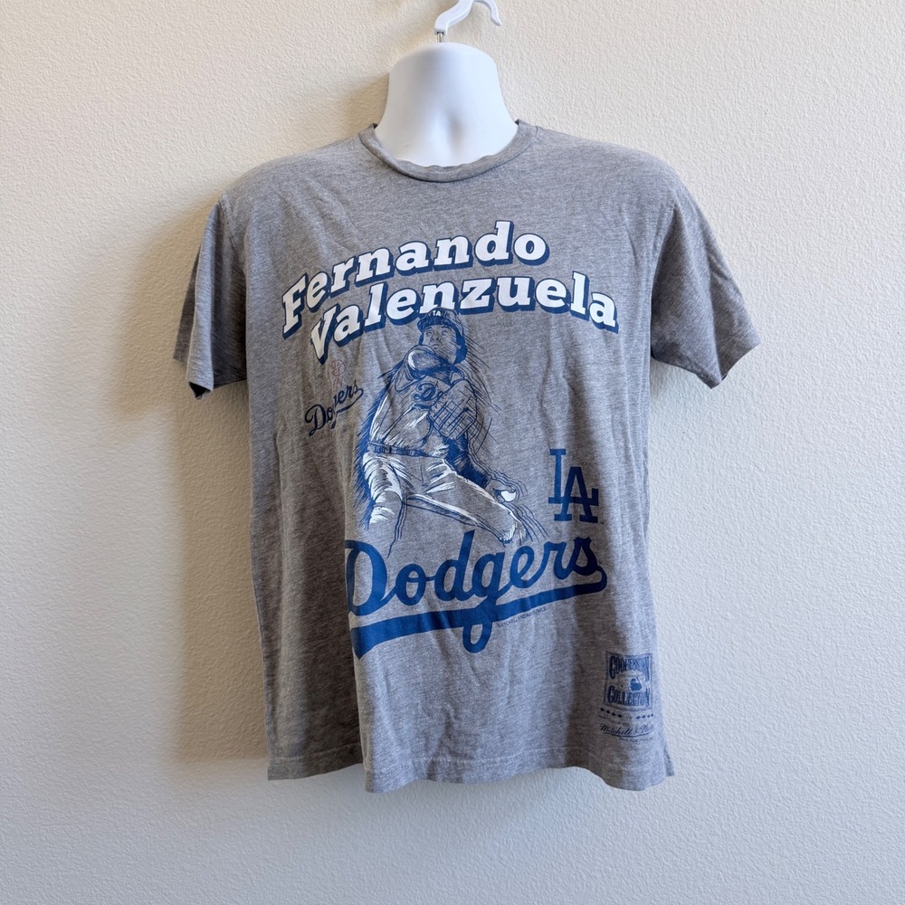 Mitchell & Ness Fernando Valenzuela LA Dodgers‎ Gray Graphic T-Shirt Mens Medium